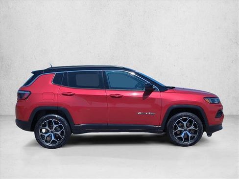 Used 2025 Jeep Compass Limited AWD/4WD image 4