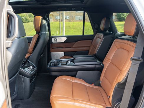 Used 2020 Lincoln Navigator Reserve w/ Luxury Package AWD/4WD image 34