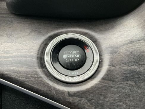 Used 2023 Jeep Grand Cherokee L Limited image 17