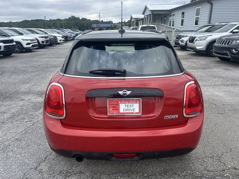 Used 2016 MINI Cooper 4-Door Hardtop FWD image 5