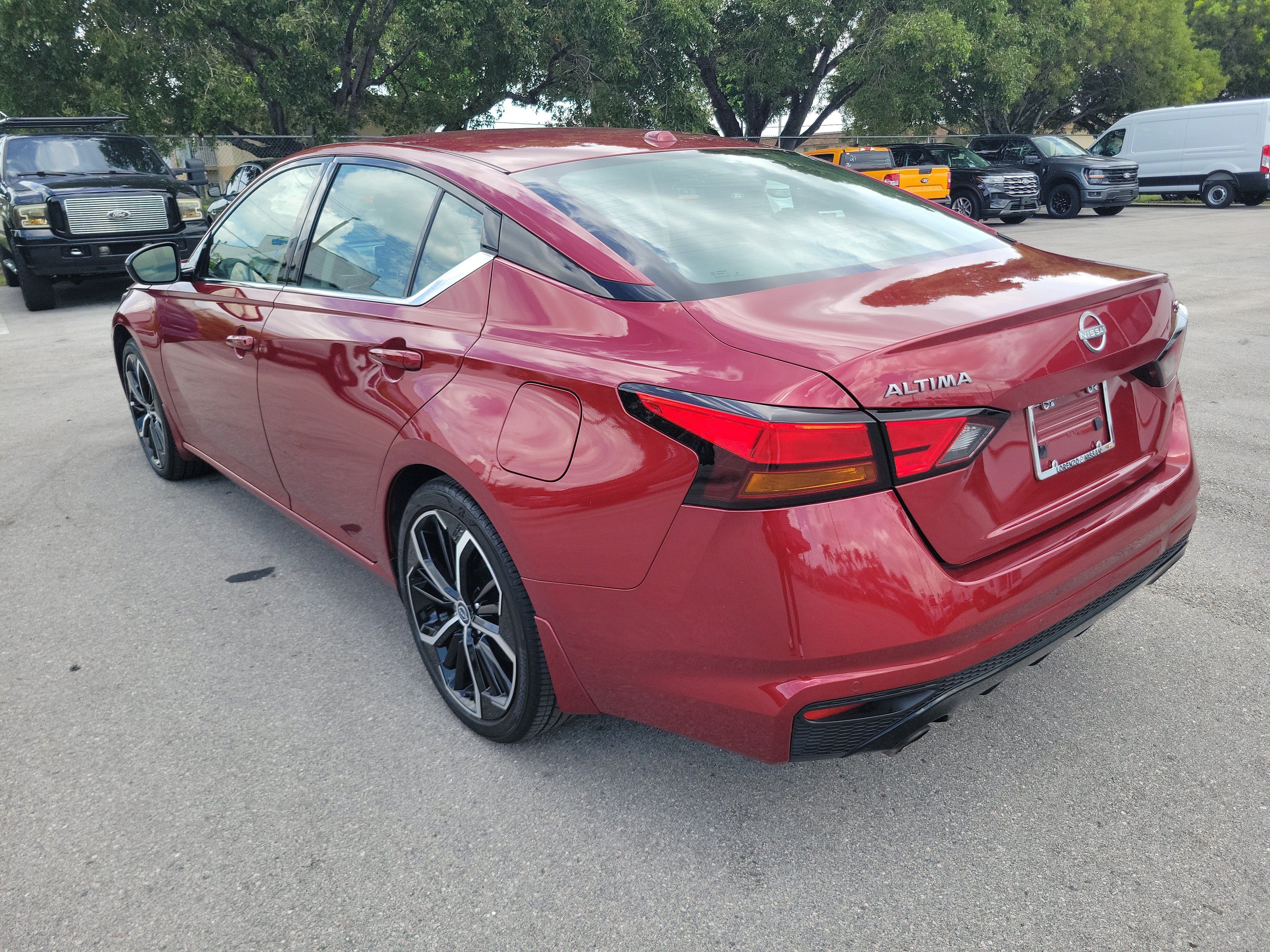 Used 2024 Nissan Altima 2.5 SR FWD image 7