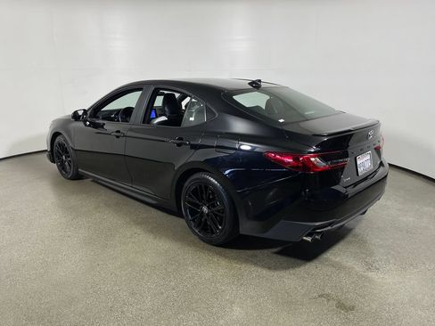 Used 2025 Toyota Camry SE FWD image 5