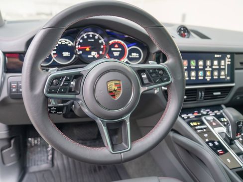 Used 2023 Porsche Cayenne image 13