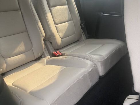 Used 2019 Ford Explorer XLT w/ Equipment Group 202A AWD/4WD image 16