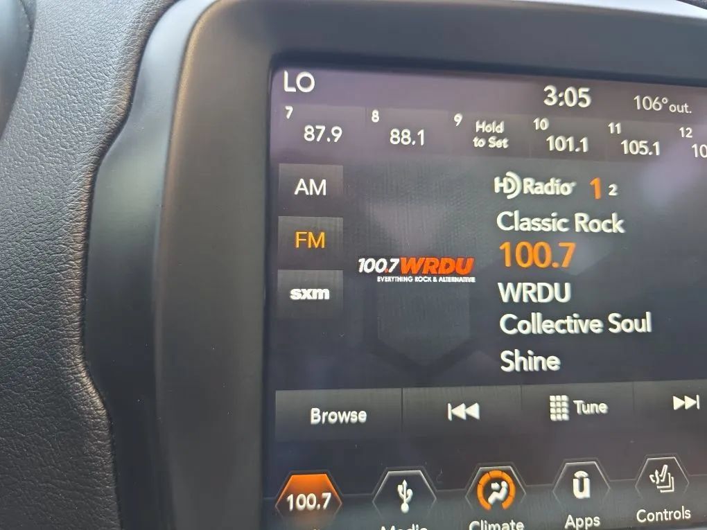 Used 2018 Jeep Renegade Limited w/ UConnect 8.4 Nav Group FWD image 29