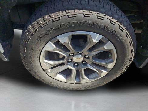 Used 2024 Chevrolet Silverado 1500 High Country w/ Technology Package image 8