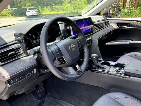 Used 2025 Toyota Camry XLE FWD image 14