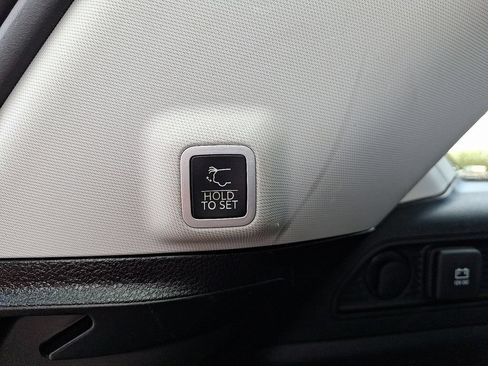 Used 2022 Jeep Grand Cherokee Limited AWD/4WD image 32