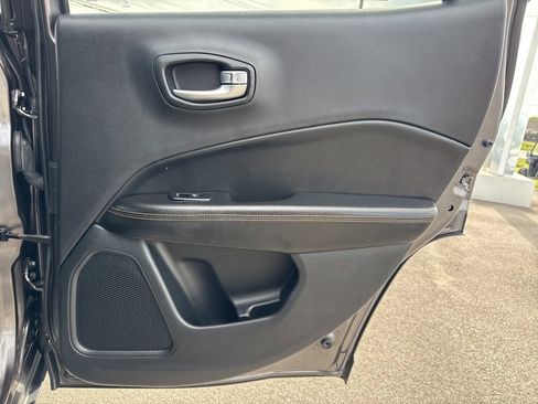 Used 2019 Jeep Compass Limited FWD image 15