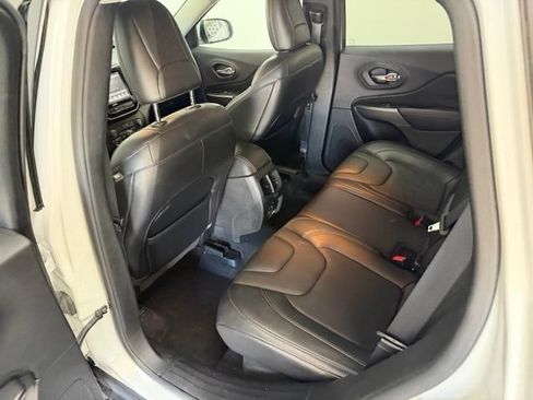 Used 2019 Jeep Cherokee Limited AWD/4WD image 33