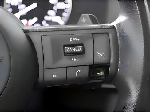 Used 2023 Nissan Pathfinder S image 22