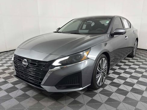 Used 2023 Nissan Altima 2.5 SL image 3