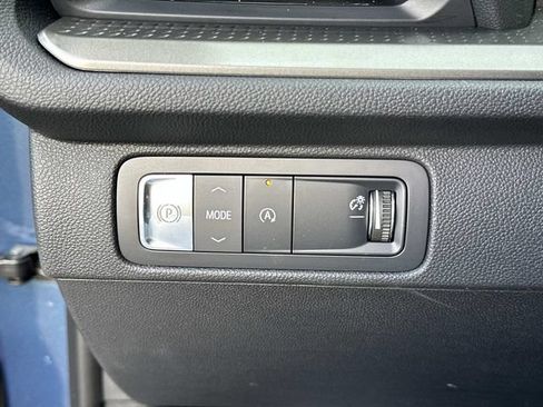 Used 2025 Chevrolet Traverse LT w/ Driver Confidence Package FWD image 27