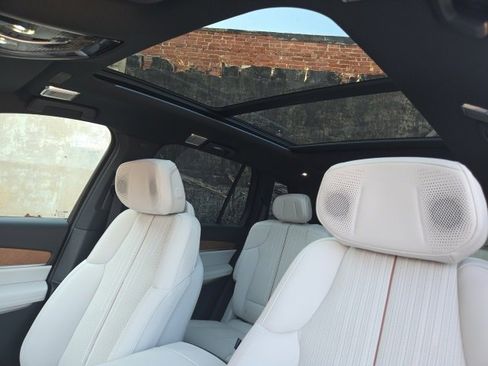 New 2026 Cadillac Vistiq Sport image 10