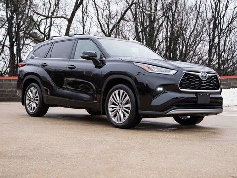 Used 2023 Toyota Highlander Platinum image 7