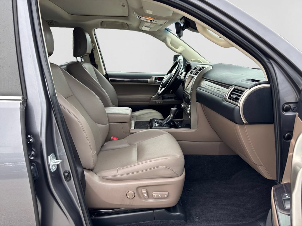 Used 2021 Lexus GX 460 Premium w/ Premium Package AWD/4WD image 15