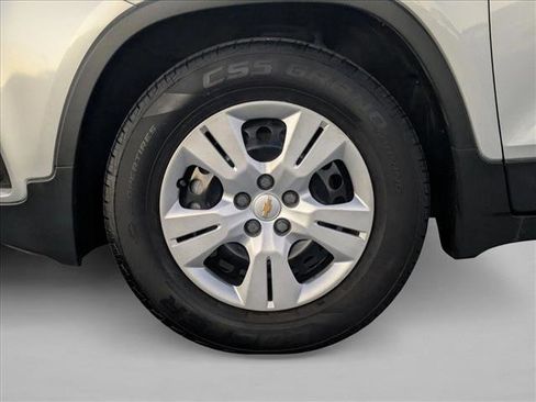 Used 2018 Chevrolet Trax LS image 22
