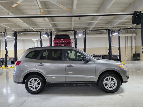 Used 2011 Hyundai Santa Fe GLS FWD image 8