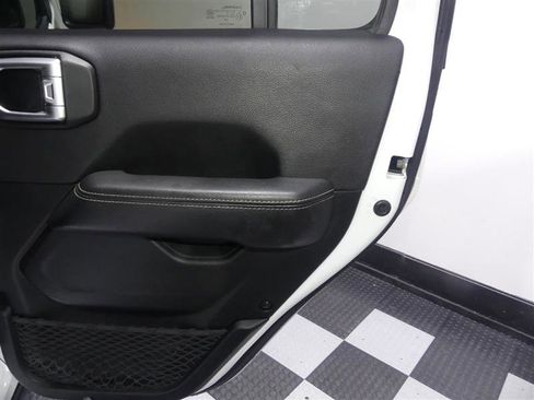 Used 2020 Jeep Wrangler Unlimited Sahara image 24