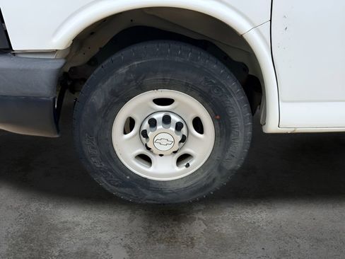 Used 2016 Chevrolet Express 2500 RWD image 29