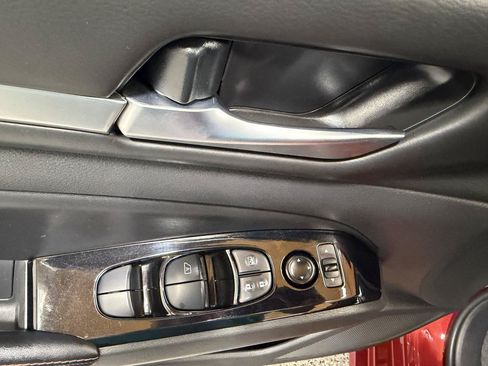 Used 2024 Nissan Altima 2.5 SR FWD image 12