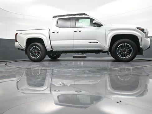 New 2024 Toyota Tacoma TRD Sport w/ TRD Sport Upgrade Package AWD/4WD image 26