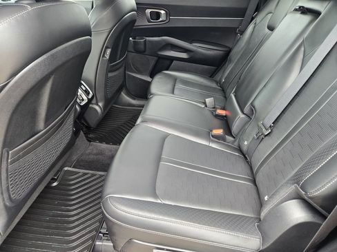 Used 2025 Kia Sorento S image 28