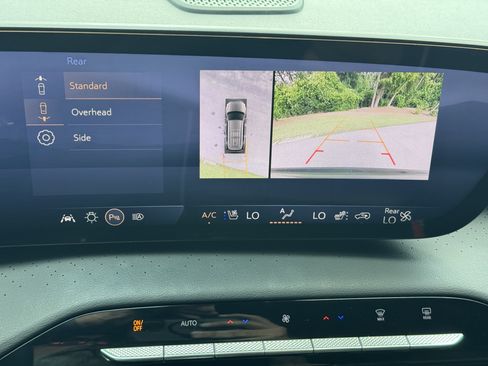 Used 2025 Buick Enclave Avenir w/ Super Cruise Package FWD image 30