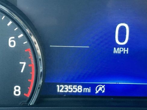 Used 2020 Ford Explorer XLT w/ Equipment Group 202A image 22