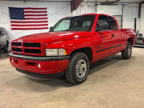 Used 1998 Dodge Ram 1500 Truck 2WD Quad Cab image 1