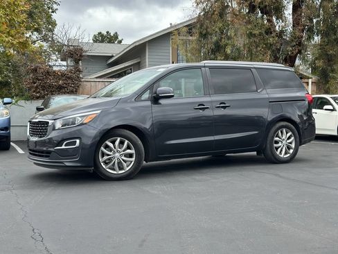Used 2019 Kia Sedona EX FWD image 1
