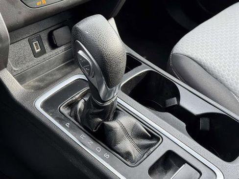 Used 2019 Ford Escape SE image 18