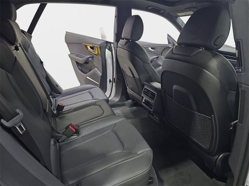 Certified 2025 Audi Q8 Prestige image 11