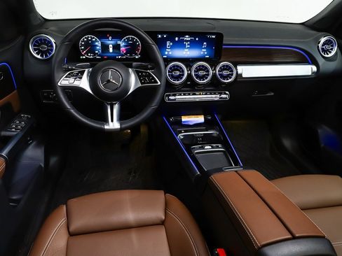 New 2026 Mercedes-Benz GLB 250 4MATIC image 6