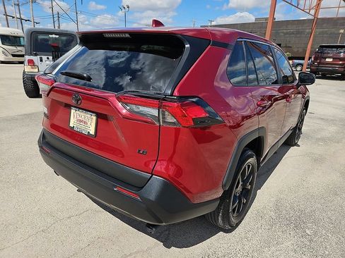 Used 2022 Toyota RAV4 LE FWD image 7