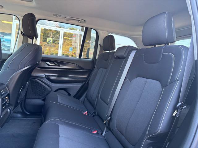 Certified 2023 Jeep Grand Cherokee Laredo X AWD/4WD image 13