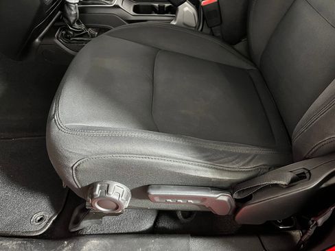 Used 2018 Jeep Wrangler Unlimited Sahara image 10