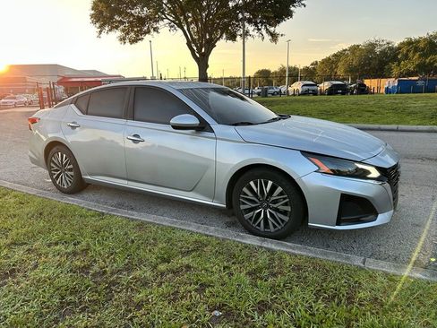 Used 2023 Nissan Altima 2.5 SV FWD image 8