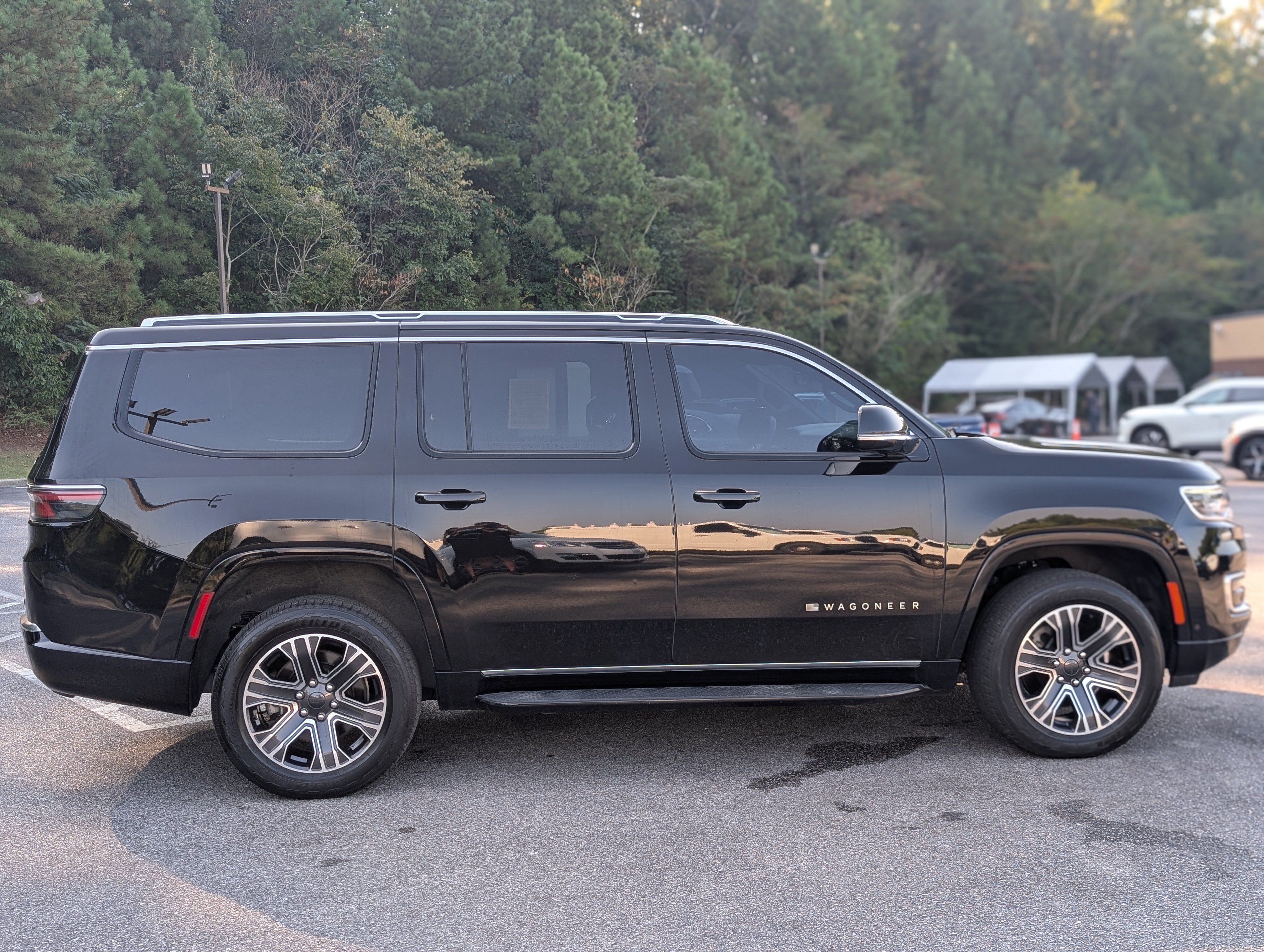 Used 2024 Jeep Wagoneer 4WD w/ Premium Group I image 10