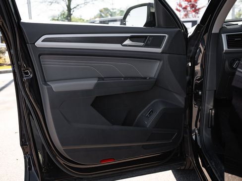 Used 2023 Volkswagen Atlas SE image 14