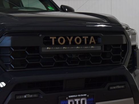 Used 2025 Toyota Tacoma Trailhunter image 11