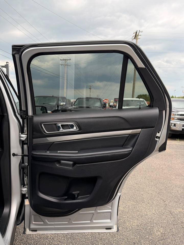 Used 2019 Ford Explorer XLT AWD/4WD image 16