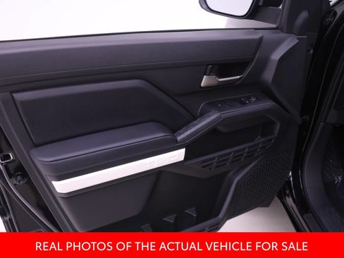 Certified 2024 Toyota Tacoma TRD Off-Road AWD/4WD image 9