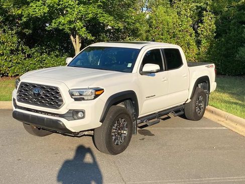 Used 2023 Toyota Tacoma TRD Off-Road w/ TRD Premium Off Road Package AWD/4WD image 3