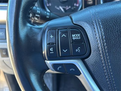 Used 2017 Toyota Highlander XLE image 22