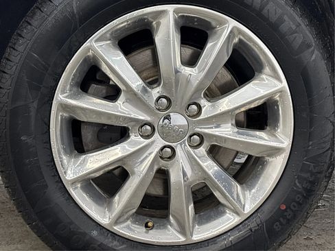 Used 2017 Jeep Cherokee Limited AWD/4WD image 31
