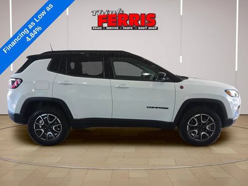 Used 2026 Jeep Compass Trailhawk AWD/4WD image 4