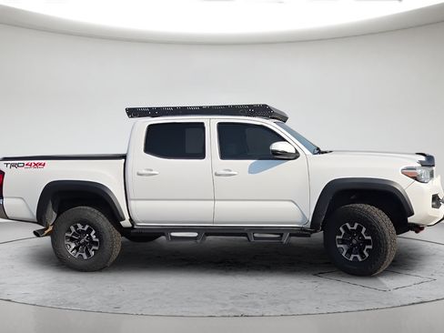 Used 2018 Toyota Tacoma TRD Off-Road AWD/4WD image 5