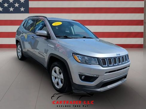 Used 2021 Jeep Compass Latitude FWD image 3