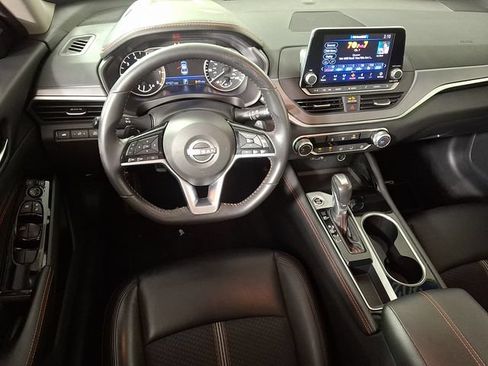 Used 2023 Nissan Altima 2.5 SR FWD image 2